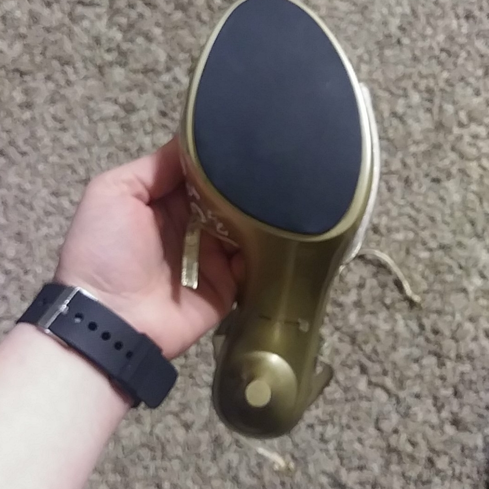 #93. Guess heels. 4inch. Size: 8.5 - Picture 6 of 8